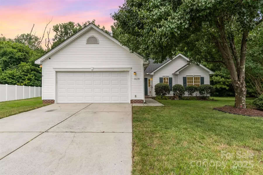 3619 Dashiel DR, Charlotte, NC 28262