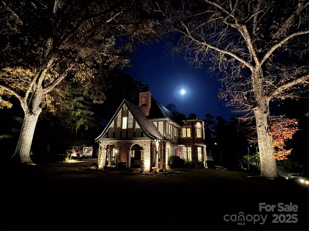 Asheville, NC 28804,72 Windsor RD