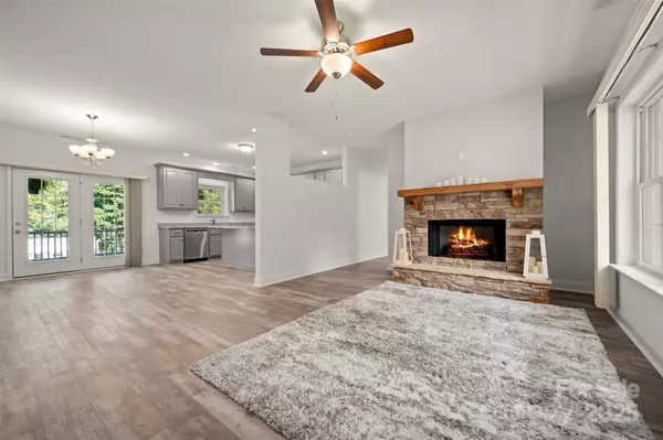 Hendersonville, NC 28792,321 Benjamins WAY #48