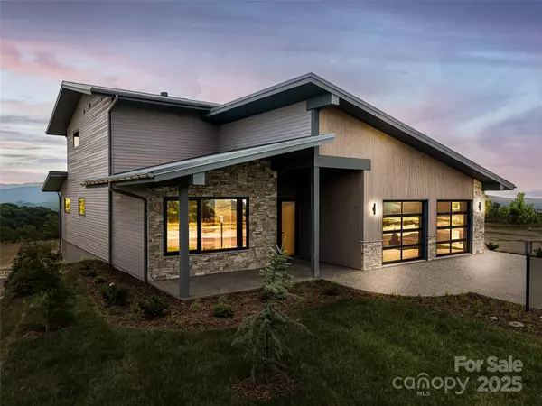 Hendersonville, NC 28791,24 S Watchman DR #10 & 11