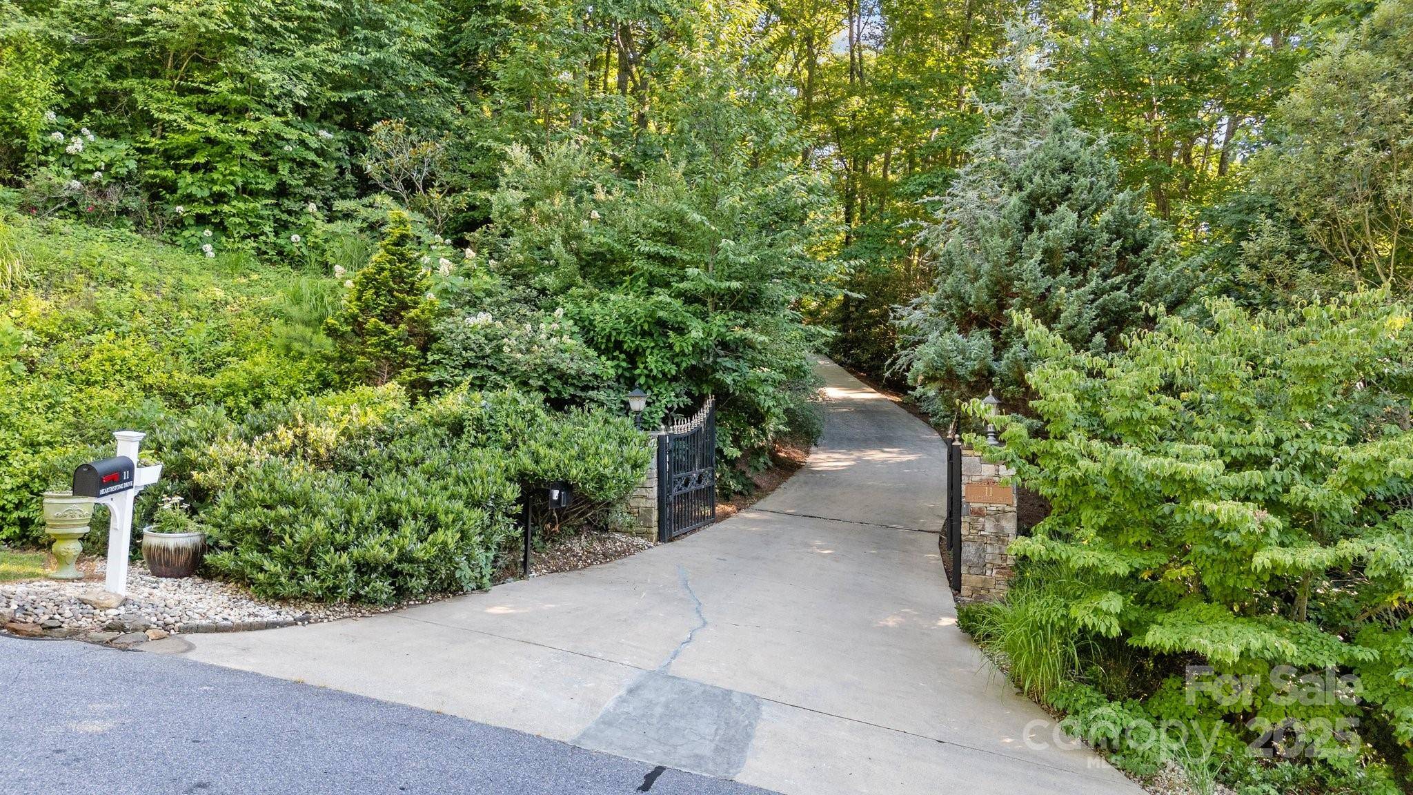 Asheville, NC 28803,11 Hearthstone DR