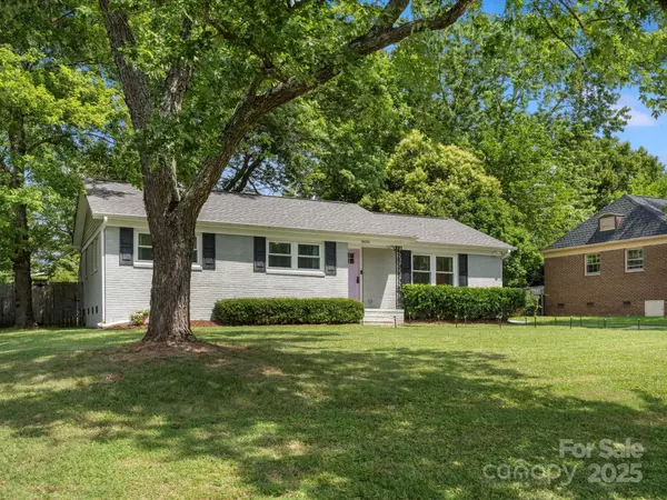 Charlotte, NC 28205,3839 Woodleaf RD
