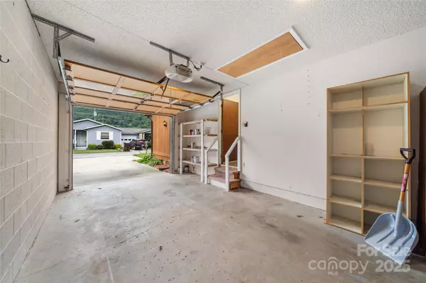 Maggie Valley, NC 28751,94 Market ST