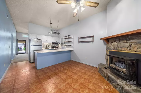 Maggie Valley, NC 28751,94 Market ST