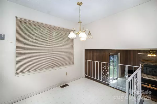 Charlotte, NC 28215,421 Vickery DR