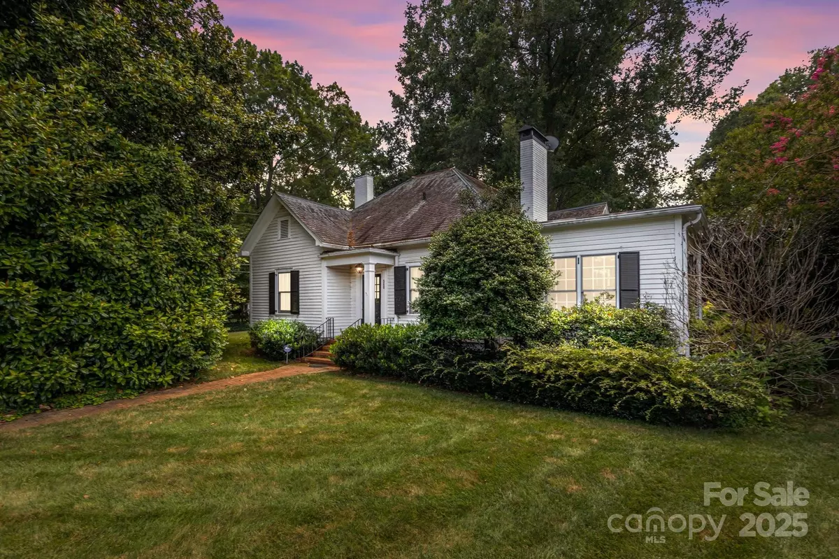 Davidson, NC 28036,560 Concord RD