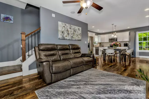 Leicester, NC 28748,1024 Bear Creek RD