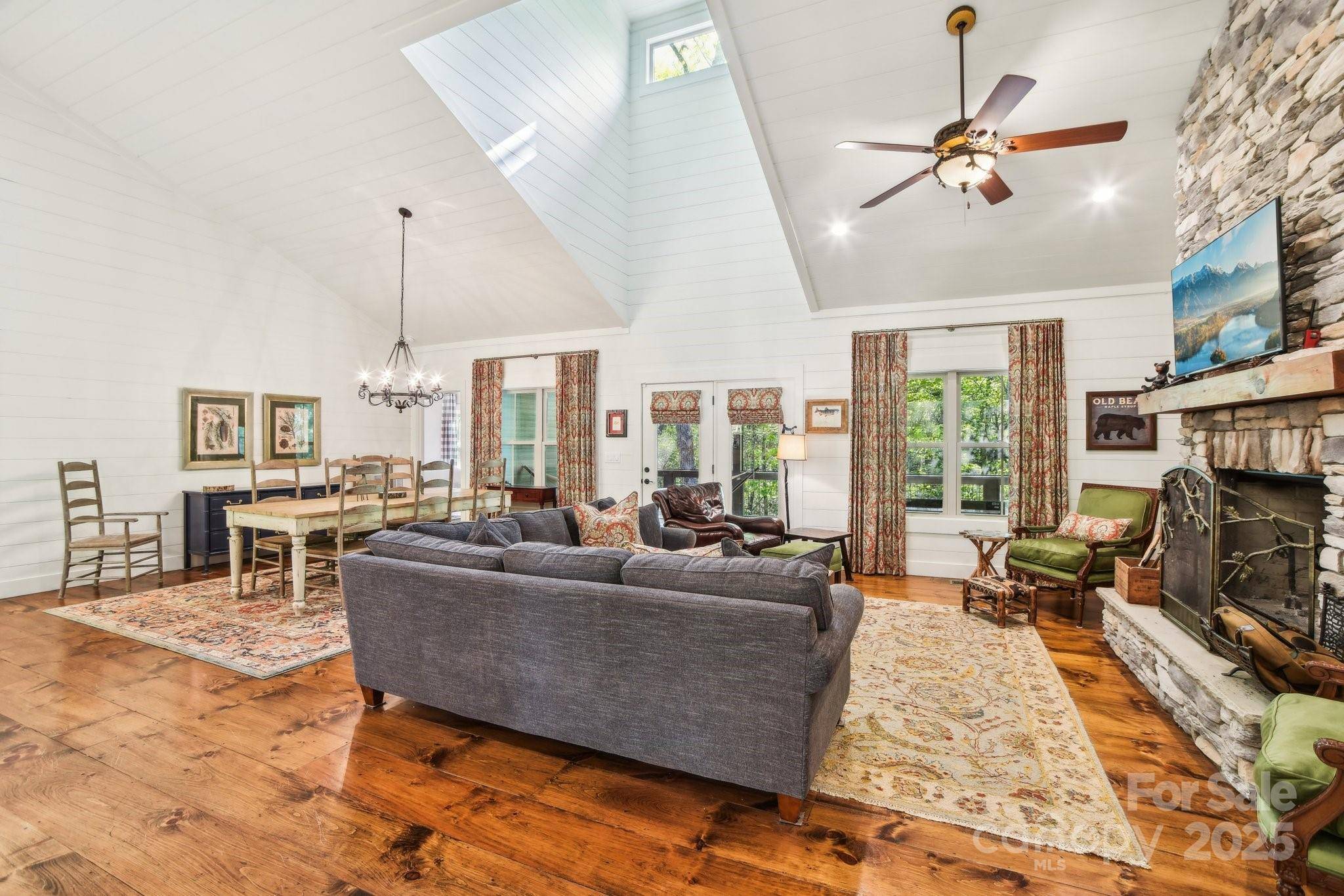 Sapphire, NC 28774,1092 E Bald Rock DR