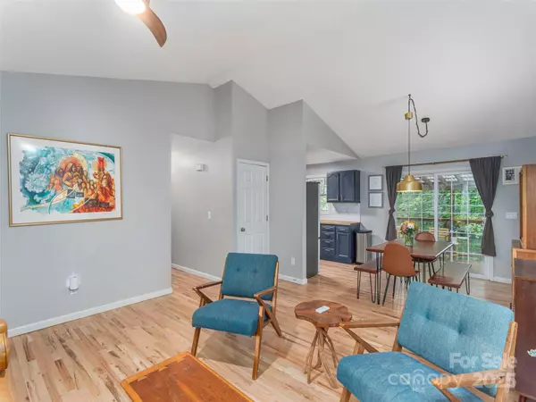 Swannanoa, NC 28778,15 Maplewood DR