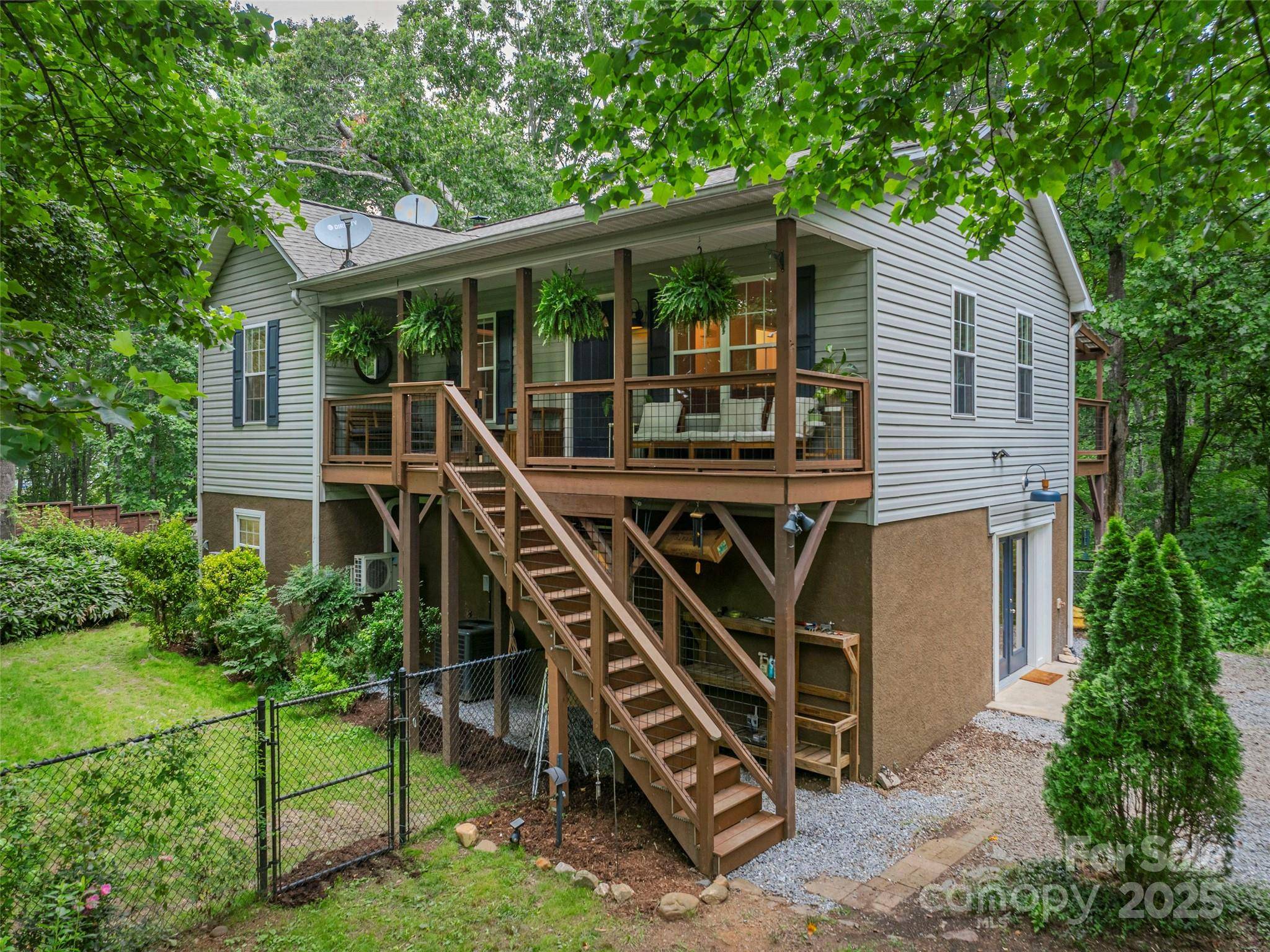 Swannanoa, NC 28778,15 Maplewood DR