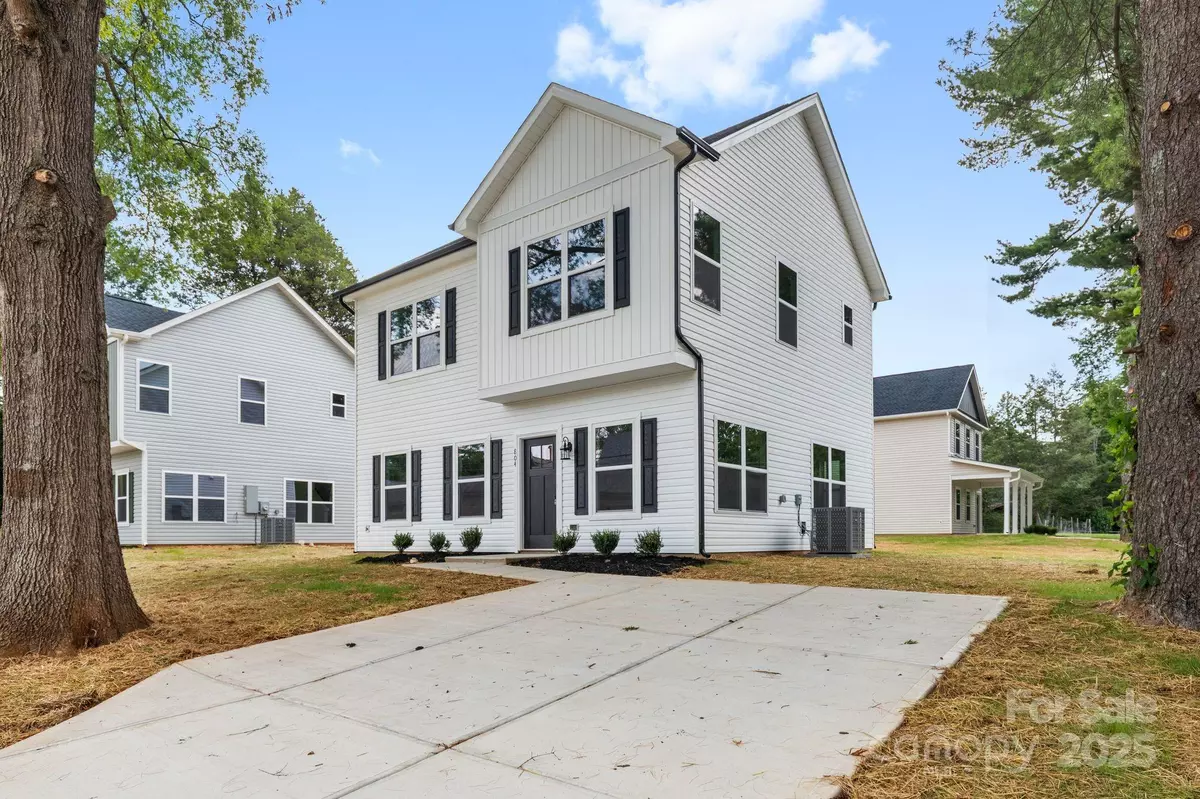 Statesville, NC 28677,804 Wesley DR