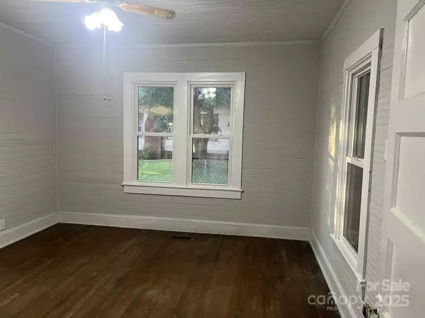 Newton, NC 28658,325 N Caldwell AVE