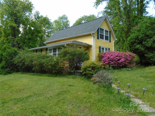 85 Pennwood LN, Flat Rock, NC 28731