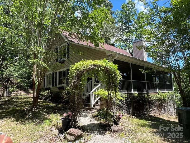 430 Laurel Heights LN, Tryon, NC 28782