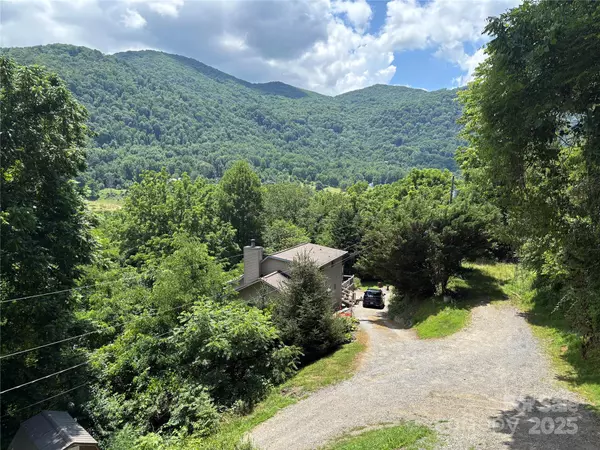Waynesville, NC 28786,39 Moondust DR