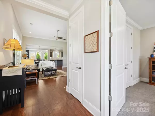 Charlotte, NC 28215,10305 Superb LN