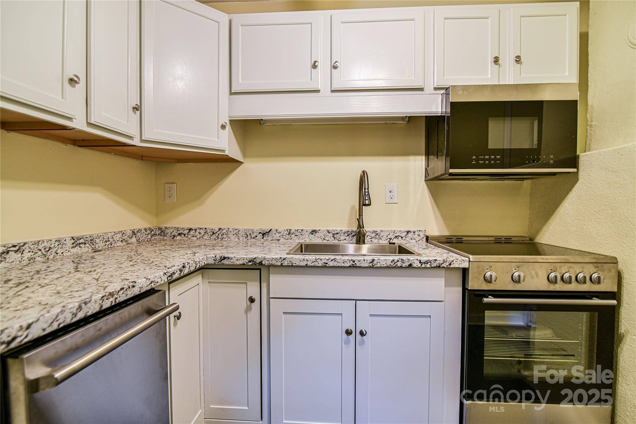 Montreat, NC 28757,328 Texas RD