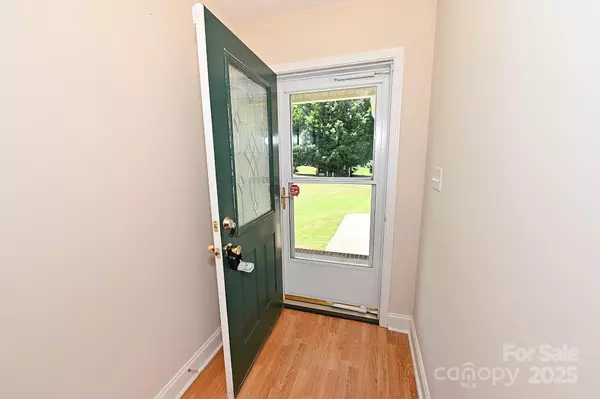Hickory, NC 28601,202 Pine Meadows ST