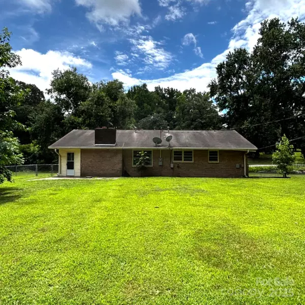 Salisbury, NC 28147,404 Sycamore RD