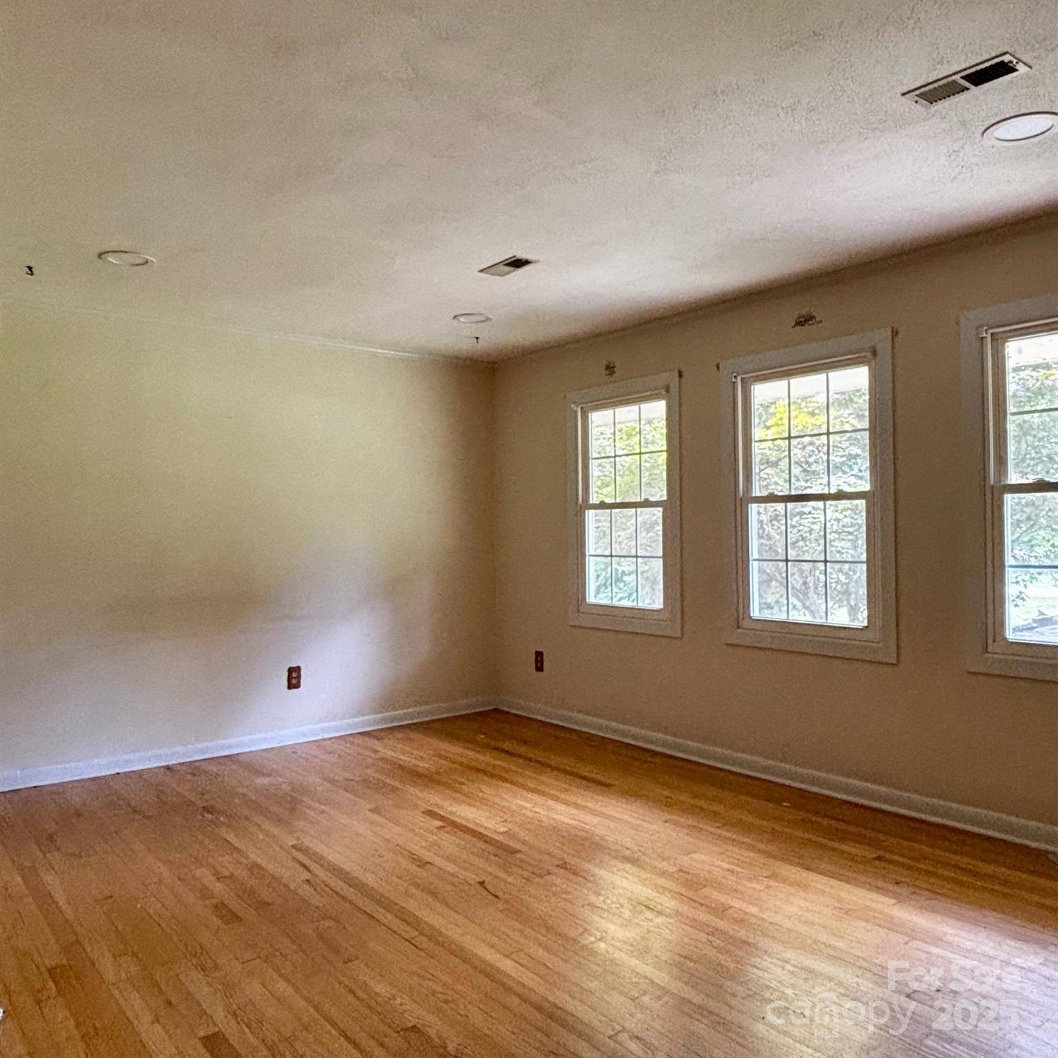 Salisbury, NC 28147,404 Sycamore RD