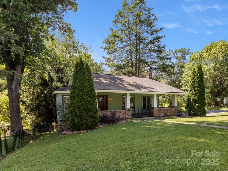 169 Love LN, Waynesville, NC 28786