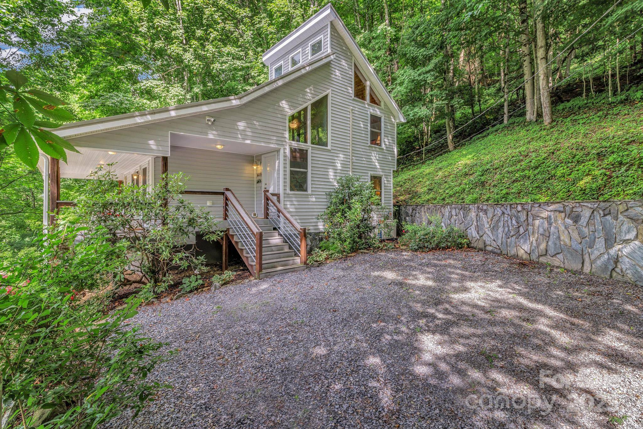 Maggie Valley, NC 28751,535 Rocky Top RD