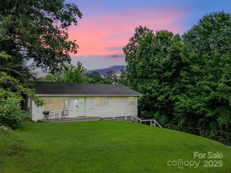 11 Oakley Dogwood DR, Asheville, NC 28803