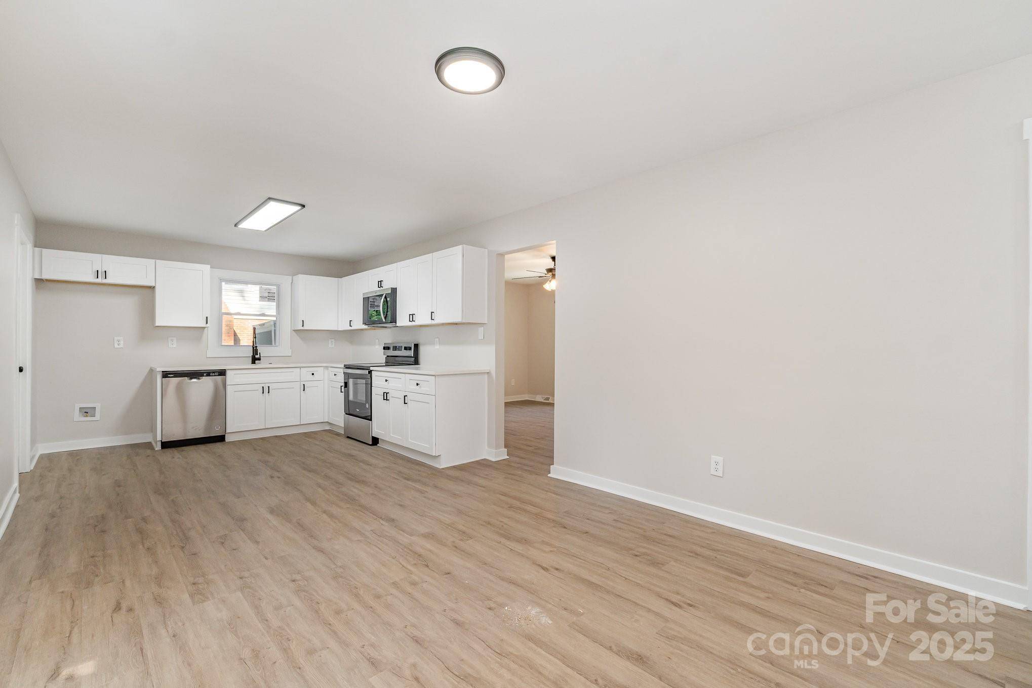 Charlotte, NC 28215,6557 Covecreek DR