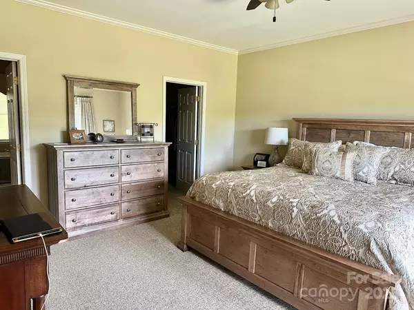 Jefferson, NC 28640,844 E Landing CIR #C2