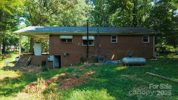 Stanley, NC 28164,520 Summerow RD