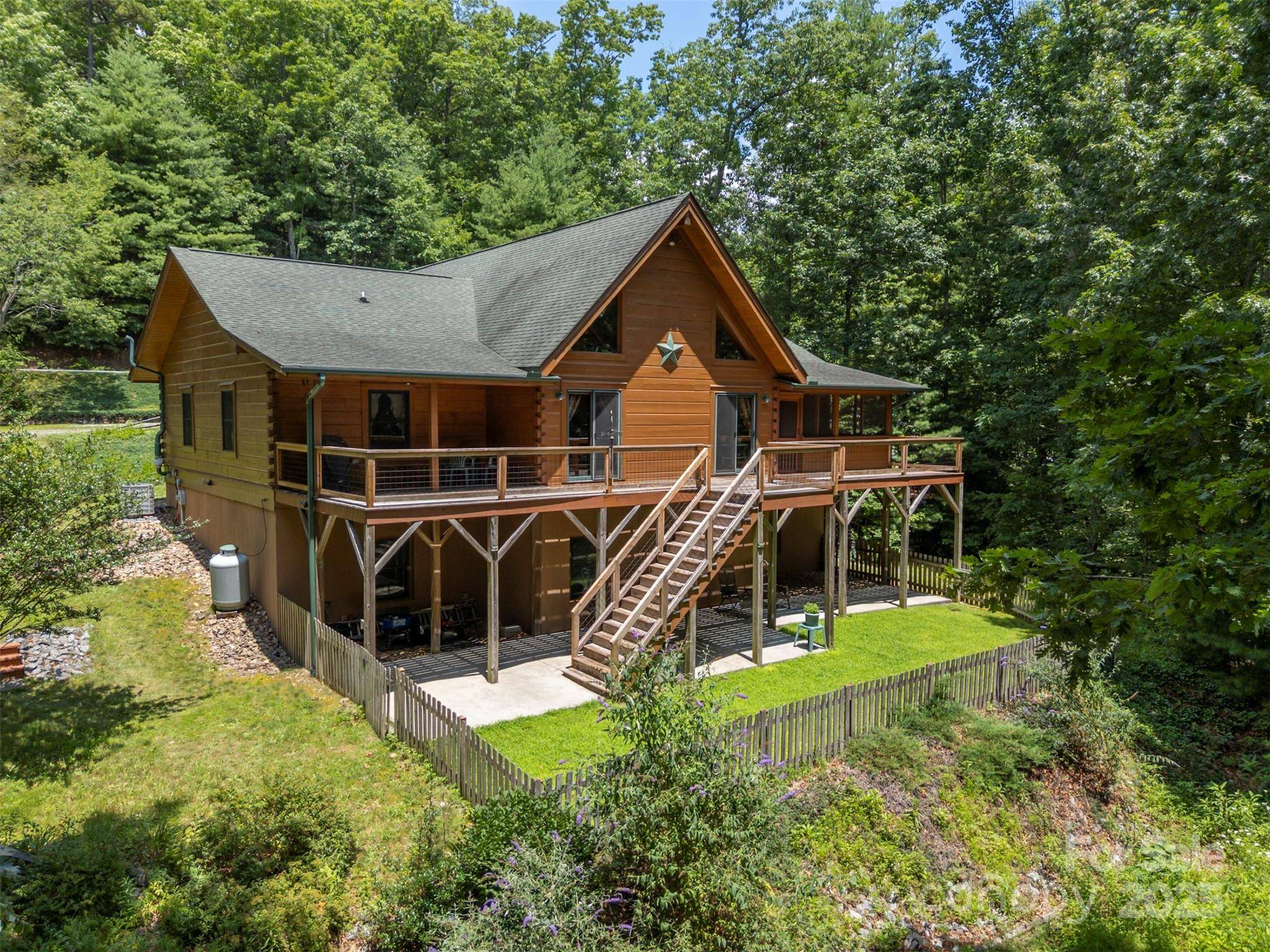 23 Jay Foster WAY, Saluda, NC 28773