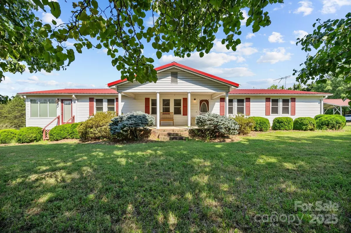 Mocksville, NC 27028,976 Howell RD