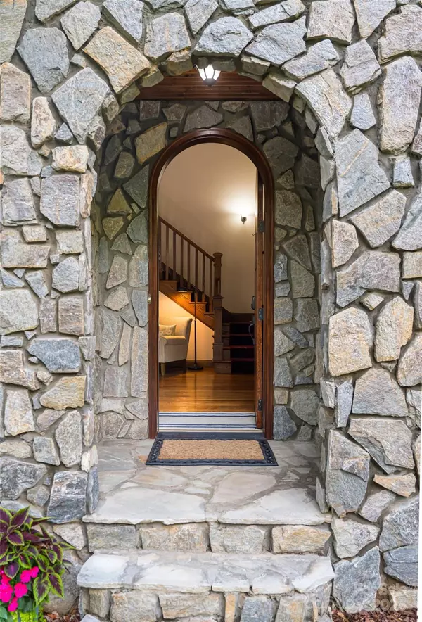 Asheville, NC 28804,31 Sumner PL