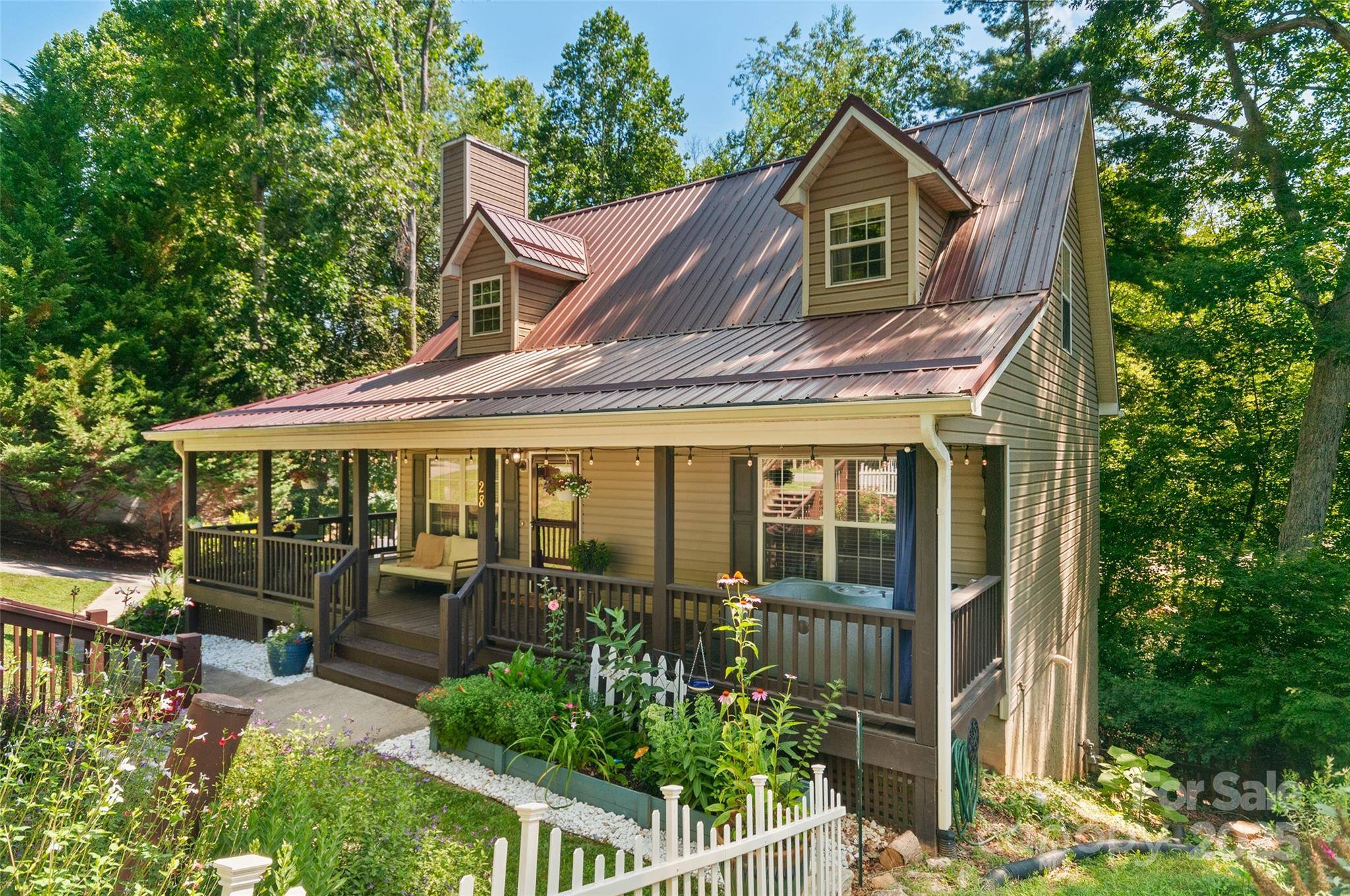 28 Grove Garden AVE, Candler, NC 28715