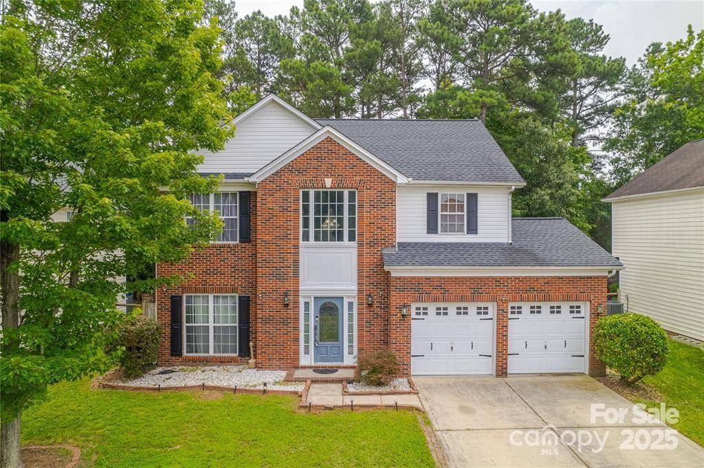 9910 Sandman LN, Charlotte, NC 28216