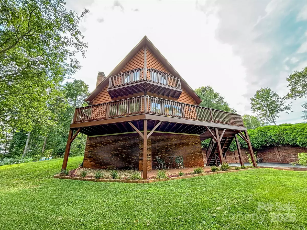 Hickory, NC 28601,154 Cedar RD