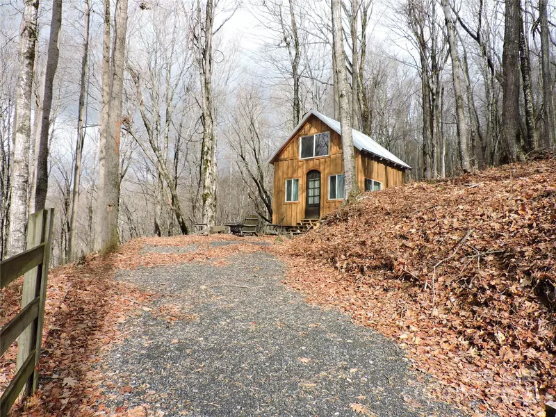 191 Bens BND, Bakersville, NC 28705