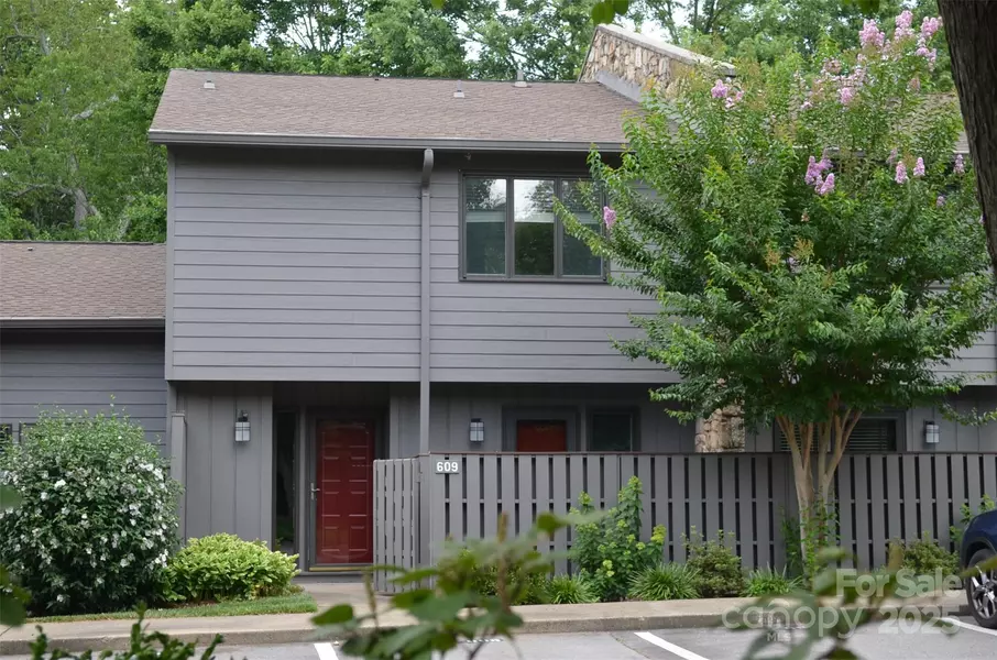 609 Crowfields LN, Asheville, NC 28803