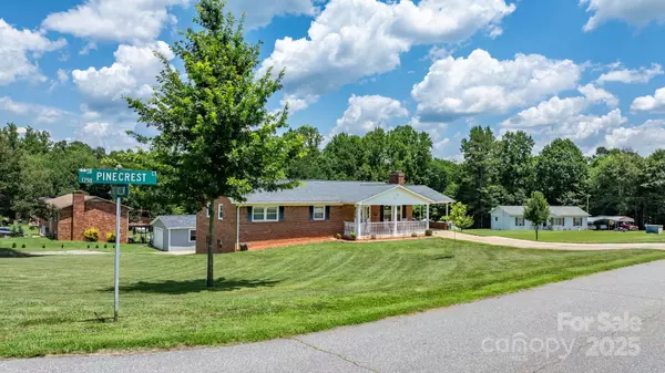 100 Pinecrest CT, Taylorsville, NC 28681