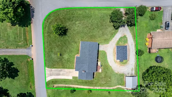 100 Pinecrest CT, Taylorsville, NC 28681