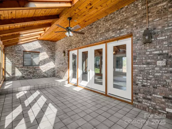 Horse Shoe, NC 28742,26 Canter CT