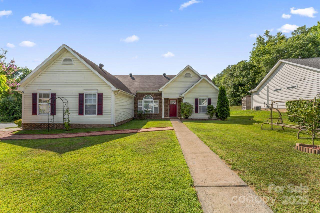 8901 Woodland Park LN, Charlotte, NC 28214