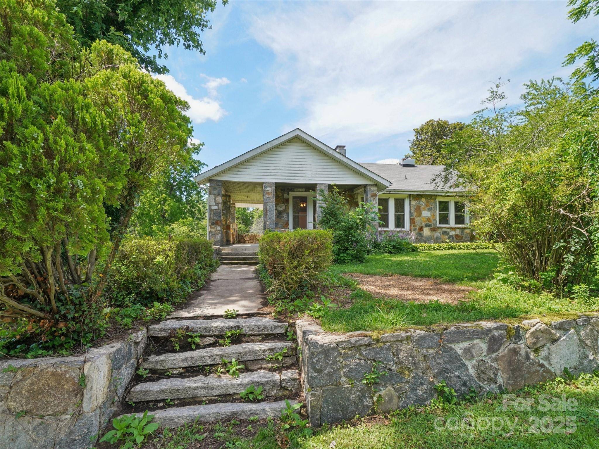 1207 Kanuga RD, Hendersonville, NC 28739