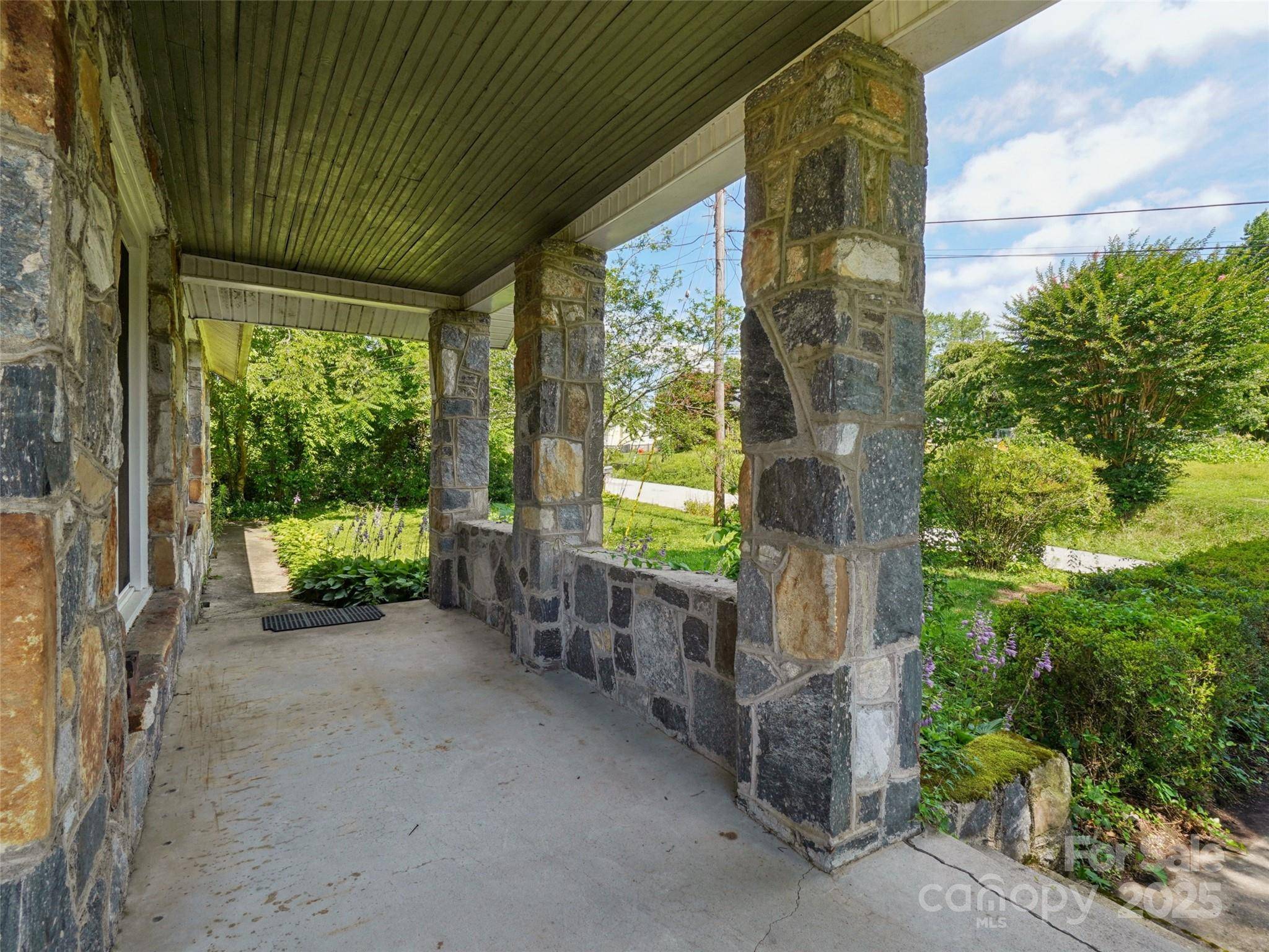 Hendersonville, NC 28739,1207 Kanuga RD