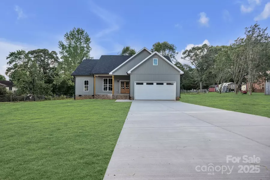 1909 33rd ST NE, Hickory, NC 28601