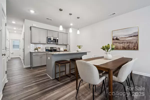 Charlotte, NC 28216,4728 Lakeview RD N #14