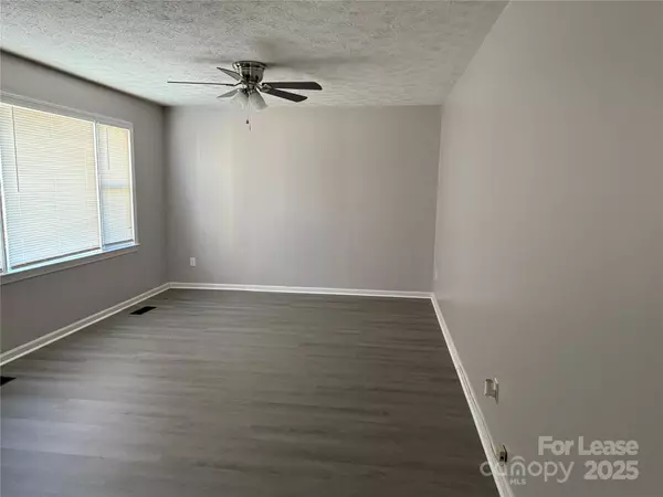 Lenoir, NC 28645,2589 Andrews CIR #2