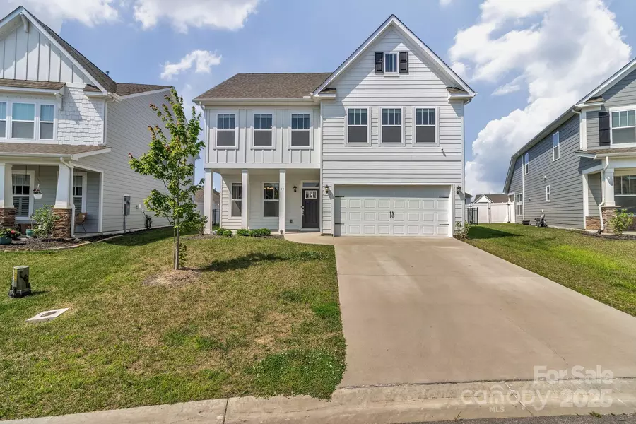 59 Thornberry RD, Hendersonville, NC 28792