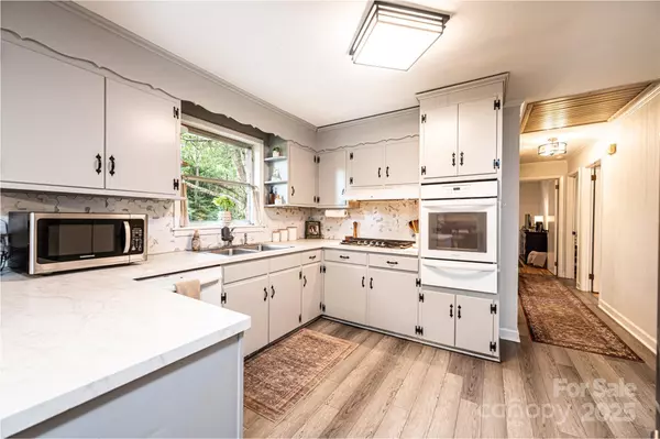Hickory, NC 28601,464 23rd Avenue DR NE
