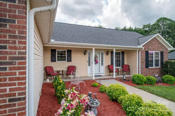 Maiden, NC 28650,515 E Carpenter ST